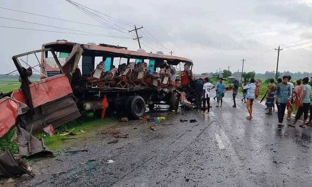 Road crash kills three people, injures 20 in Manikganj