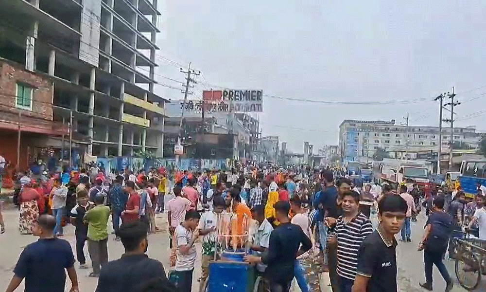 RMG workers’ protest: Traffic on Dhaka-Mymensingh Highway disrupted