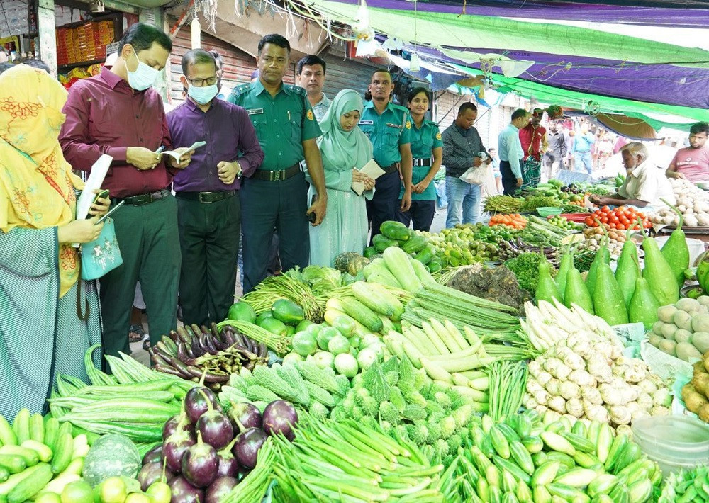 2 teams monitor Dhaka’s kitchen market to ensure fair prices of goods