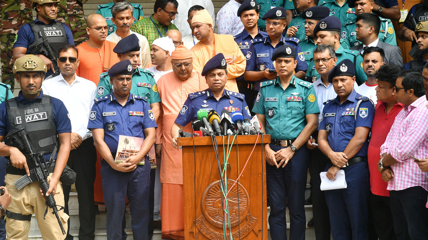 Crackdown against muggers, extortionists after Durga Puja: IGP