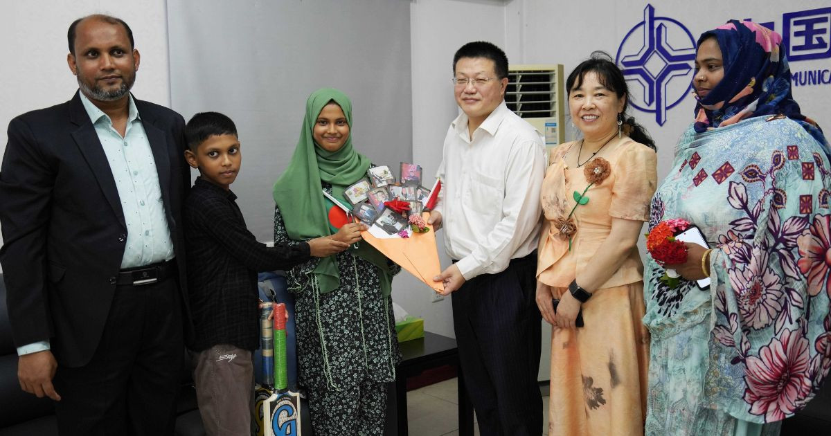 Chinese ambassador meets Bangladeshi child Alifa Chin