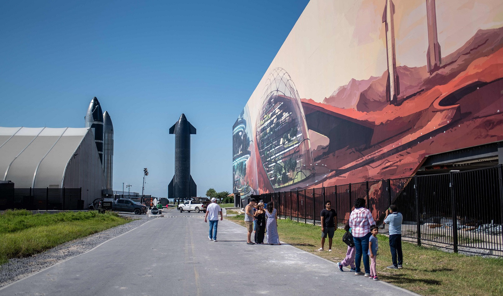 SpaceX will try to 'catch' giant Starship rocket shortly before landing