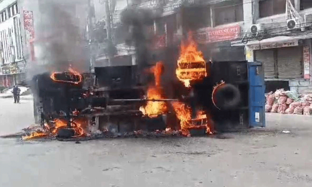 Violence erupts in Kachukhet as RMG workers clash with police, army