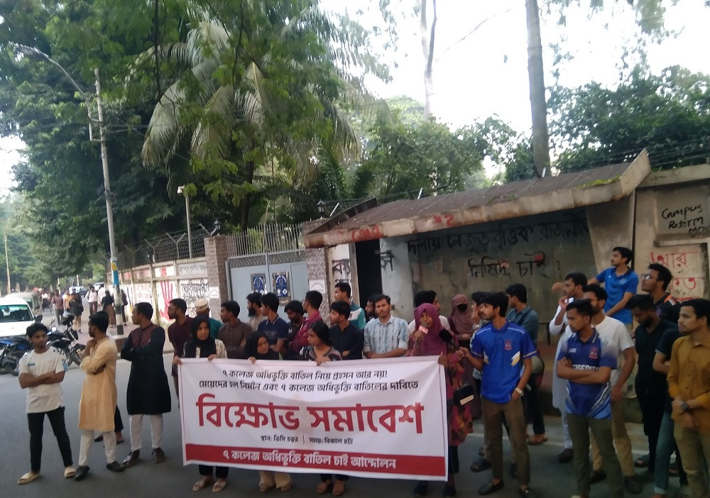 Govt to review decision on keeping 7 colleges affiliated with DU