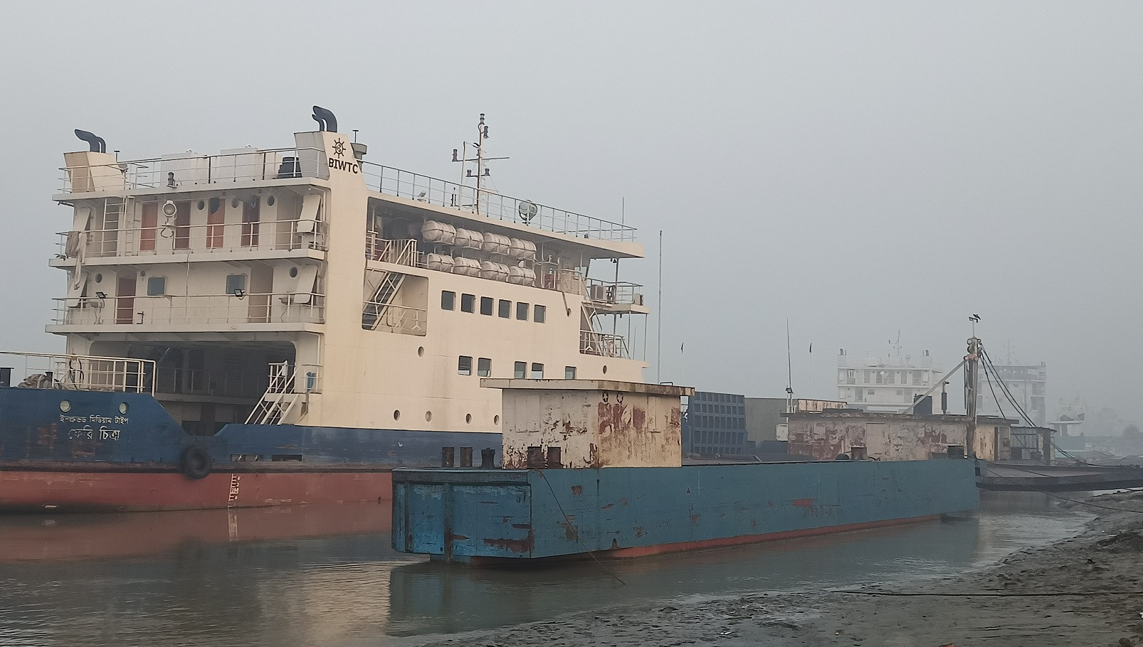 Ferry services on Aricha-Kazirhat route suspended