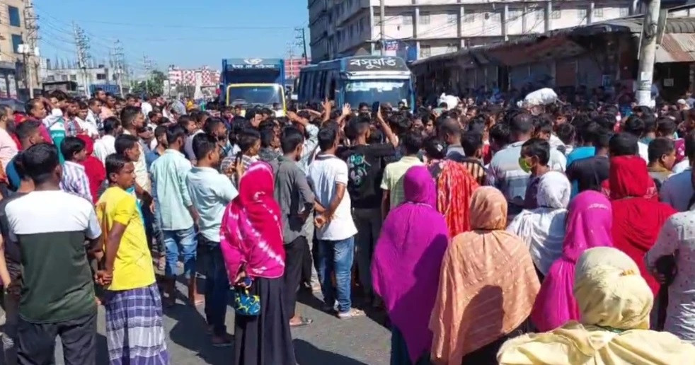 Garment workers restart blockade on Dhaka-M’singh highway
