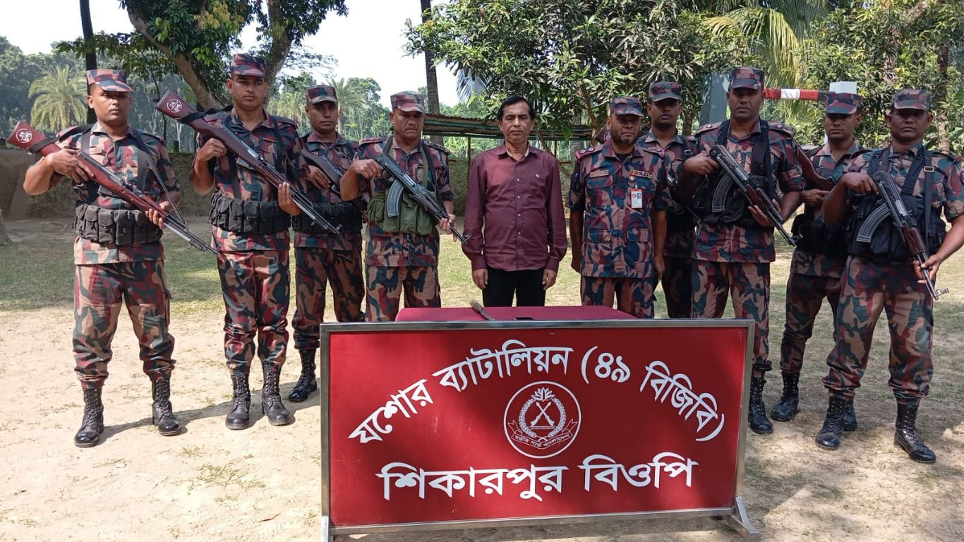 Gazipur Awami League leader detained at Jashore border