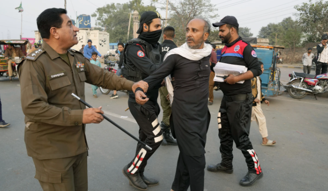 Thousands of Imran Khan supporters arrested ahead of Islamabad rally