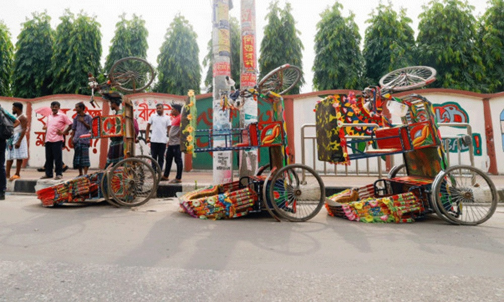 Battery-run rickshaws allowed on Dhaka streets for a month