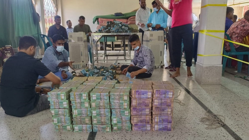 Pagla mosque collects over Tk8cr donations