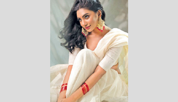 Sunerah in music video after long hiatus