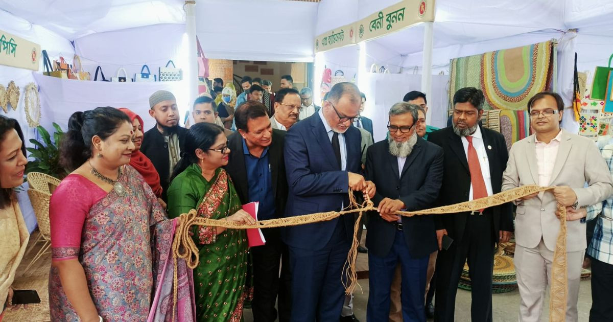 Adviser Bashir emphasises need to enhance practical value and utility to save jute industry