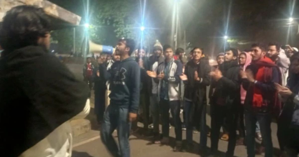 DU students protest over professor's Facebook post insulting Islam, July-August martyrs