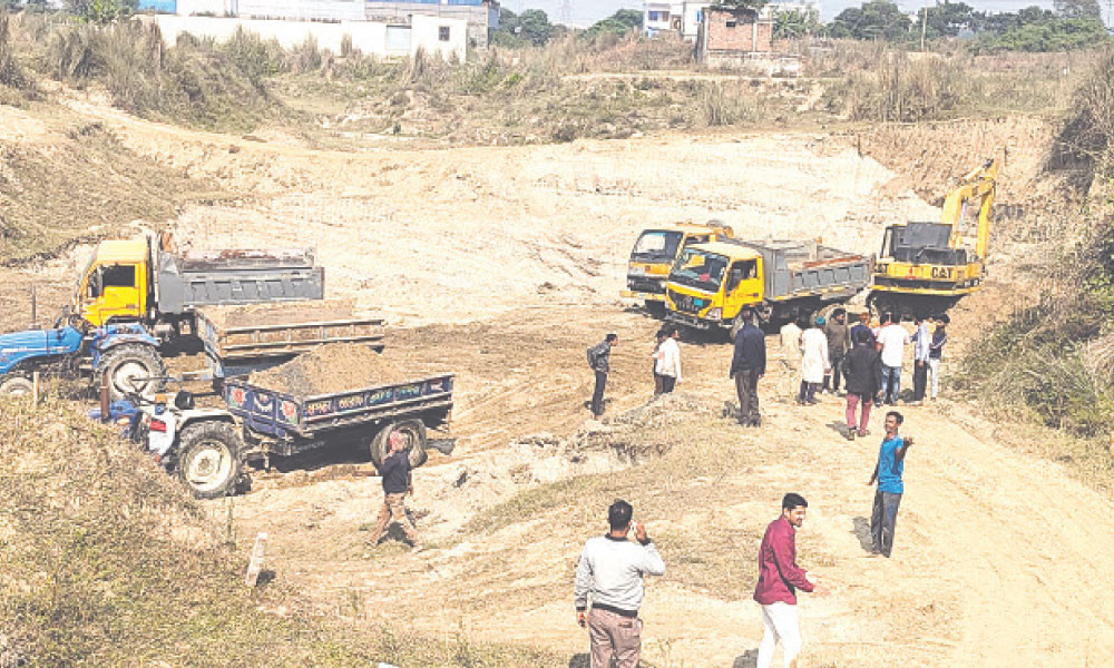Syndicate loots arable land in Keraniganj by illegally extracting soil