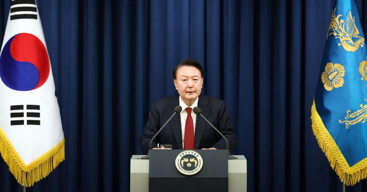 South Korea investigators in standoff to arrest President Yoon