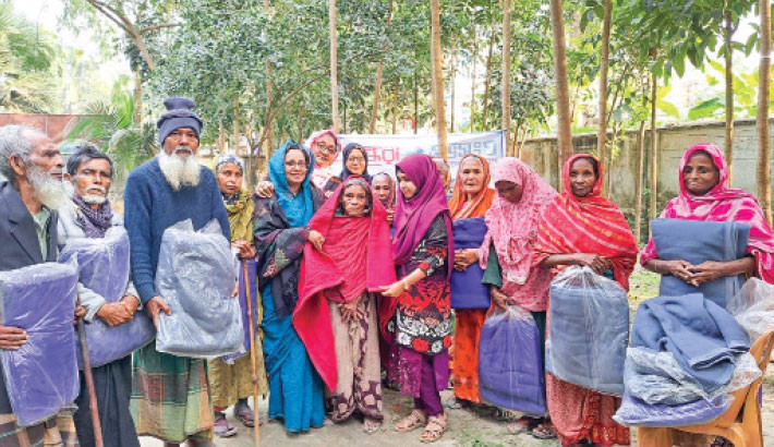 60 disadvantaged people receive blankets in Gaibandha