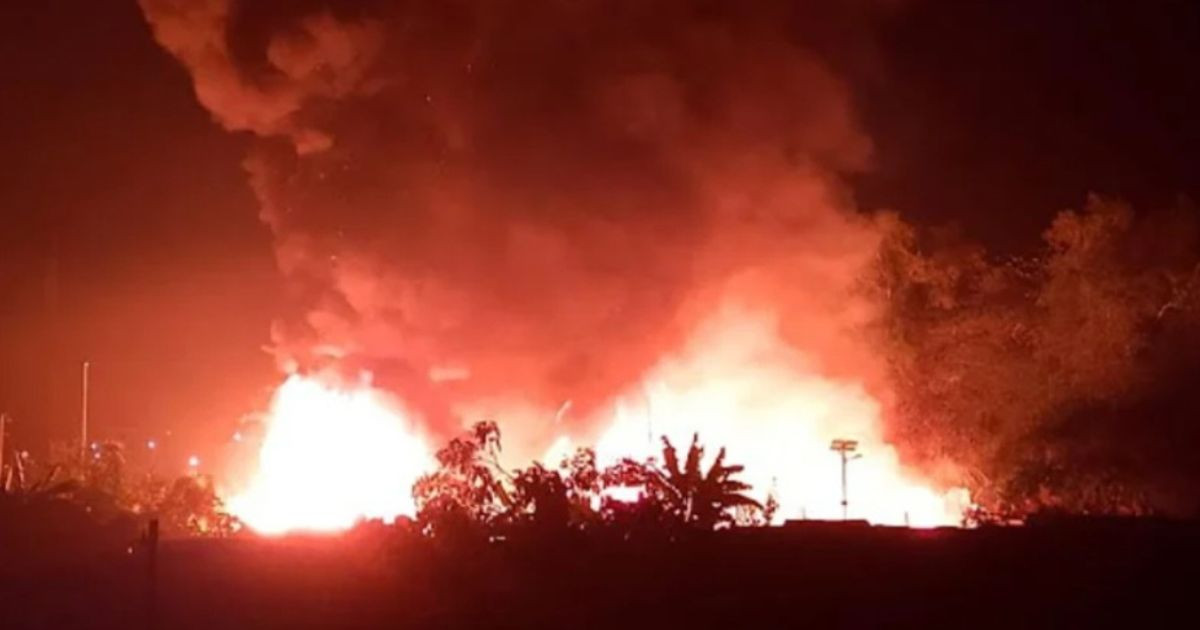 Child killed, 100 houses gutted in a Rohingya camp fire