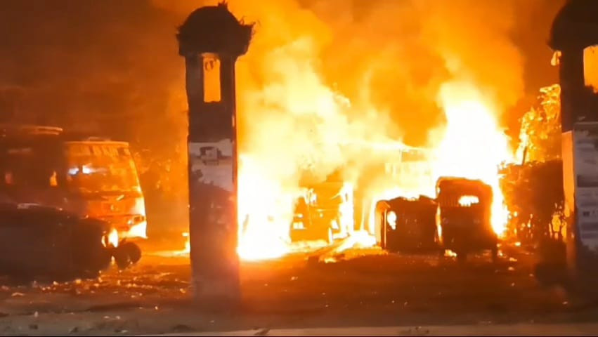 25 injured in violent clash between bus and CNG drivers in Bhola