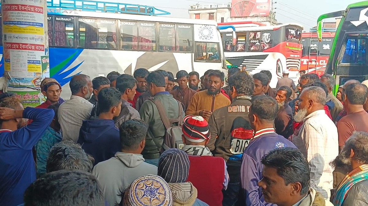 Bus workers' strike hits commuters hard in Barishal