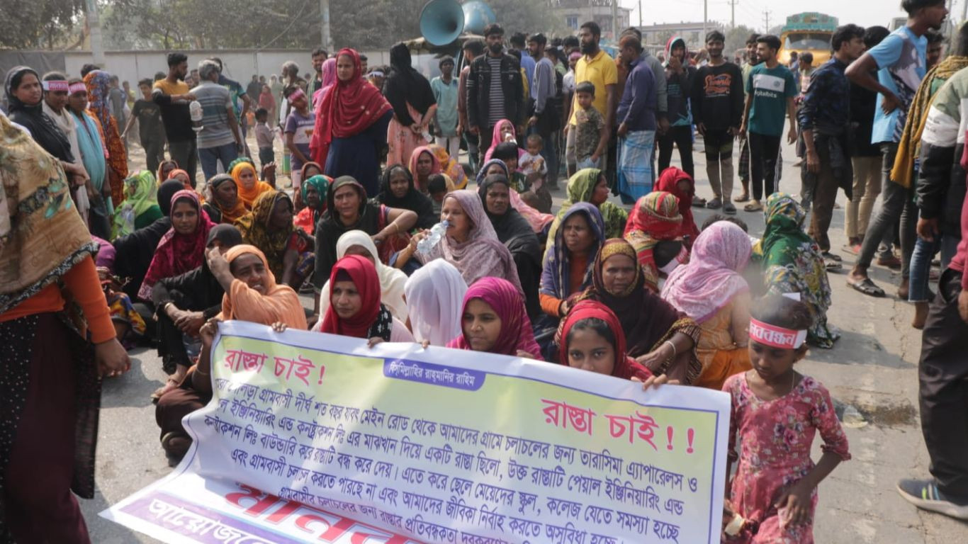 Dhaka-Aricha highway blocked for 5 hours over road closure