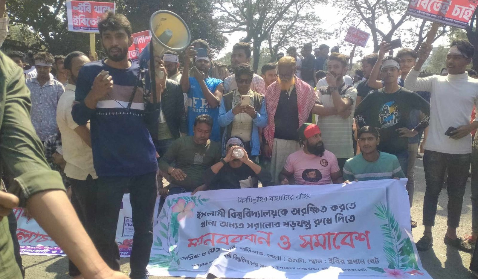 Protesters block Kushtia-Jhenaidah highway