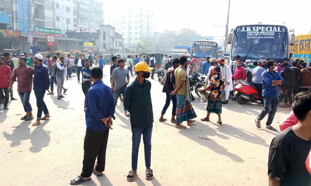 CNG-run rickshaw drivers block key routes in capital