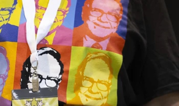 Warren Buffett offers lessons on investing in his annual Berkshire Hathaway letter