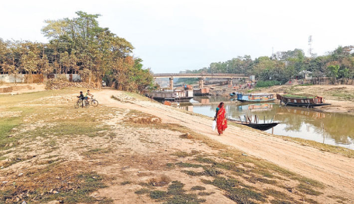 Sluggish progress of crop protection dam worries Haor farmers in Sunamganj