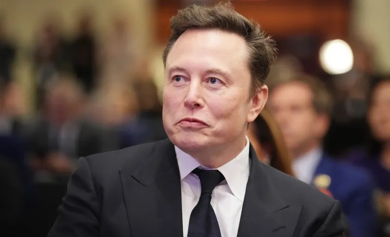 Musk calls Vance 'future president'