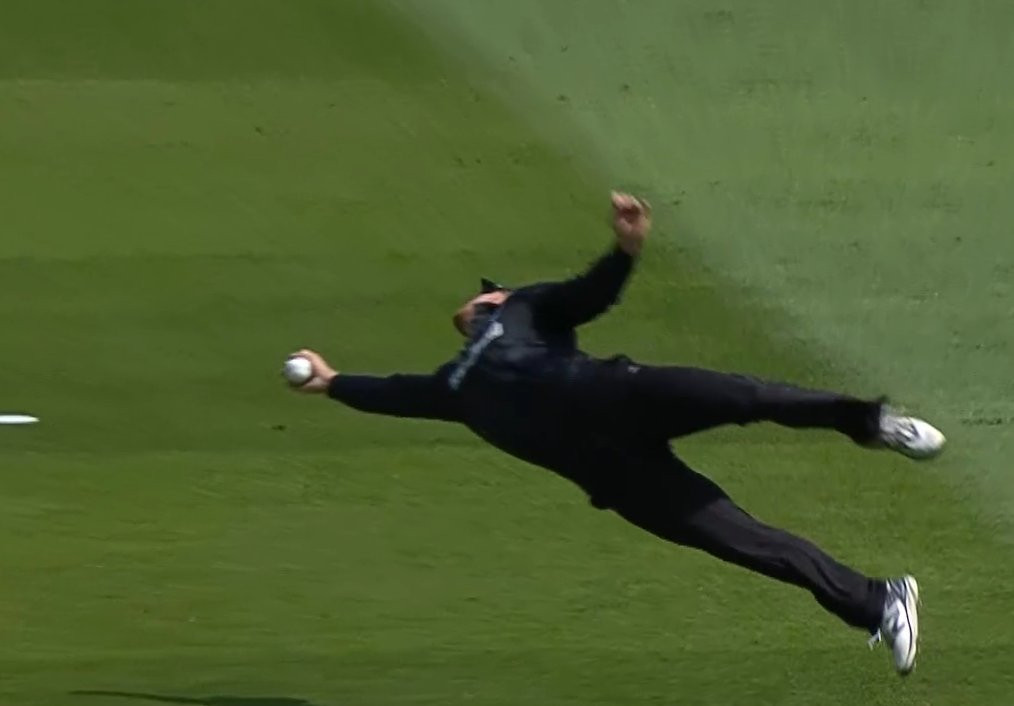 Kohli falls to 'superman' Phillips' catch in 300th ODI