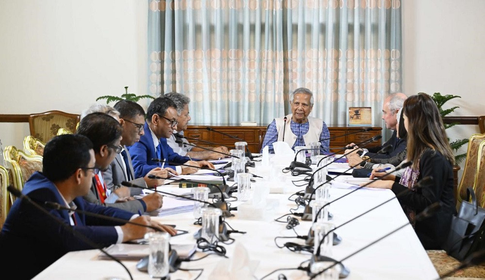 Reform labour law maintaining global standard, CA to ministry officials