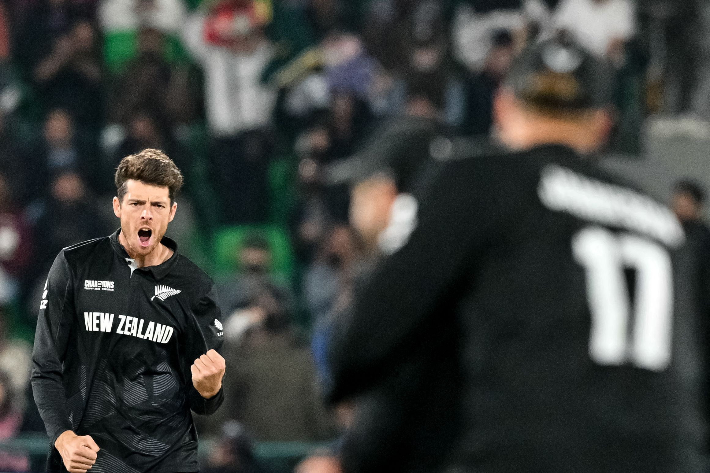 Santner spins New Zealand into the final with a game-changing spell