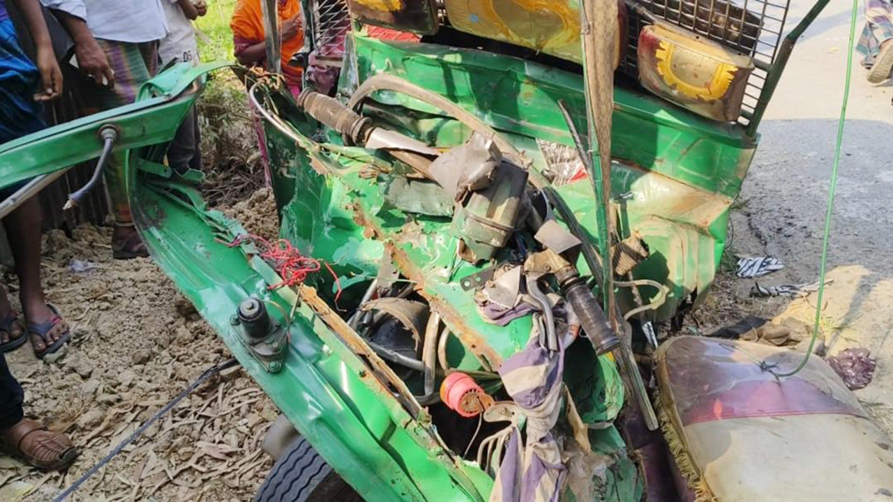 Three killed as truck smashes auto-rickshaw in Gazipur