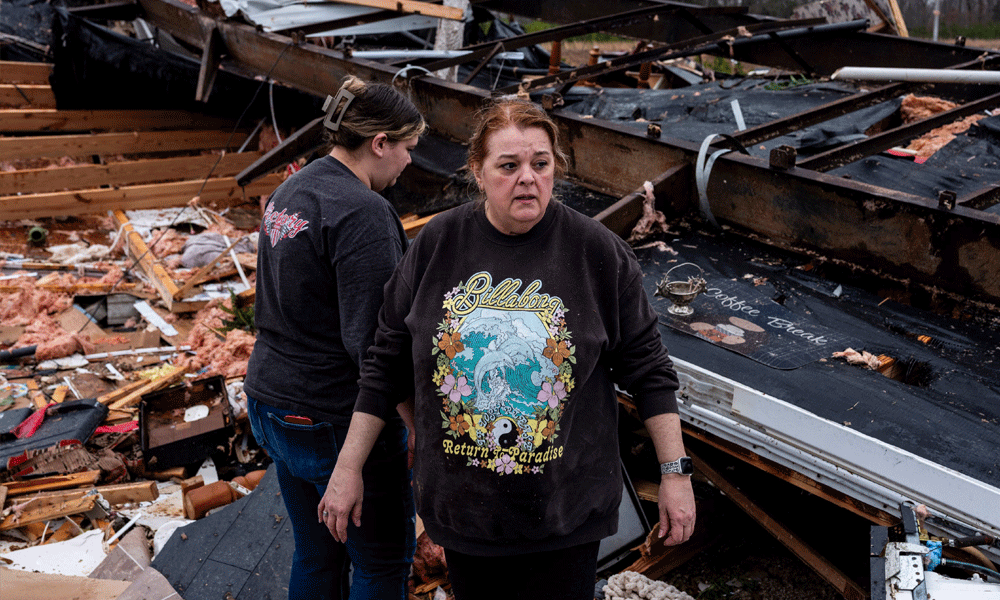 33 dead as tornadoes ravage central US