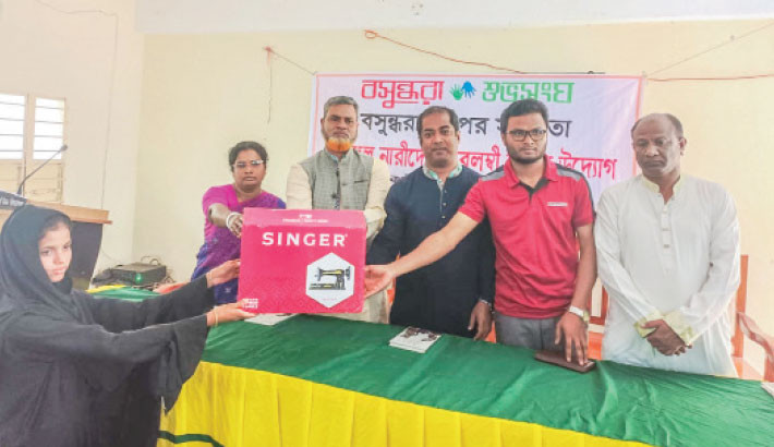 Bashundhara Shuvosangho donates 20 sewing machines in Jaldhaka of Nilphamari