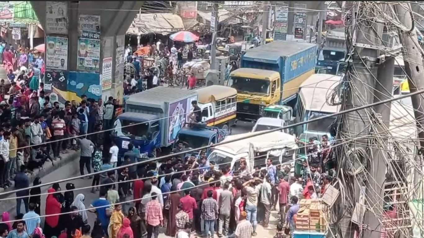 Workers at CEPZ block road over unpaid wages, Eid bonus