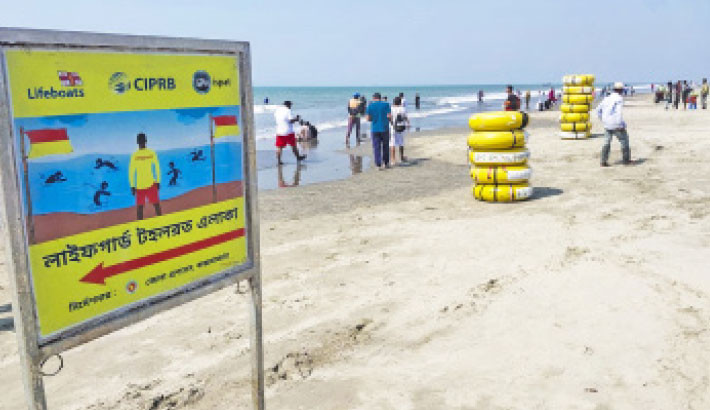 Cox’s Bazar deserted despite massive discounts