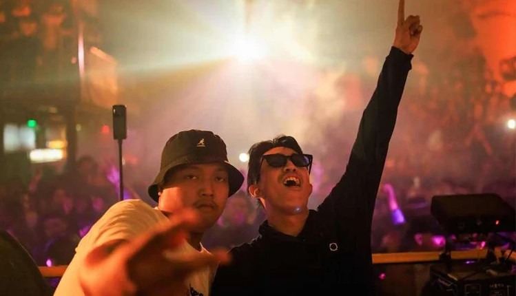 Young Indonesians toast Britpop scene with singalongs, swagger