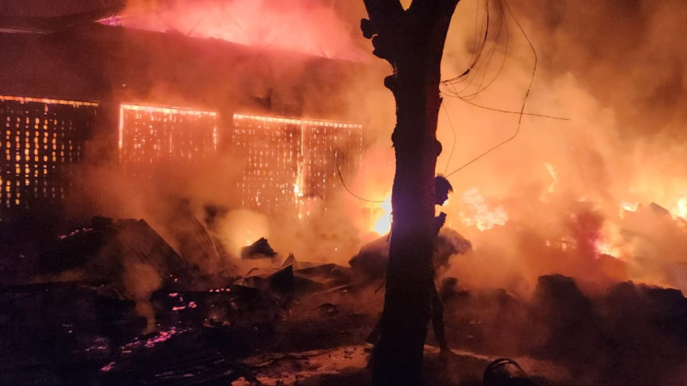 30 shops gutted in fire at Khagrachhari’s Dighinala