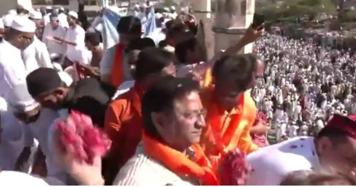 Hindu men shower flowers on Muslims celebrating Eid in Jaipur