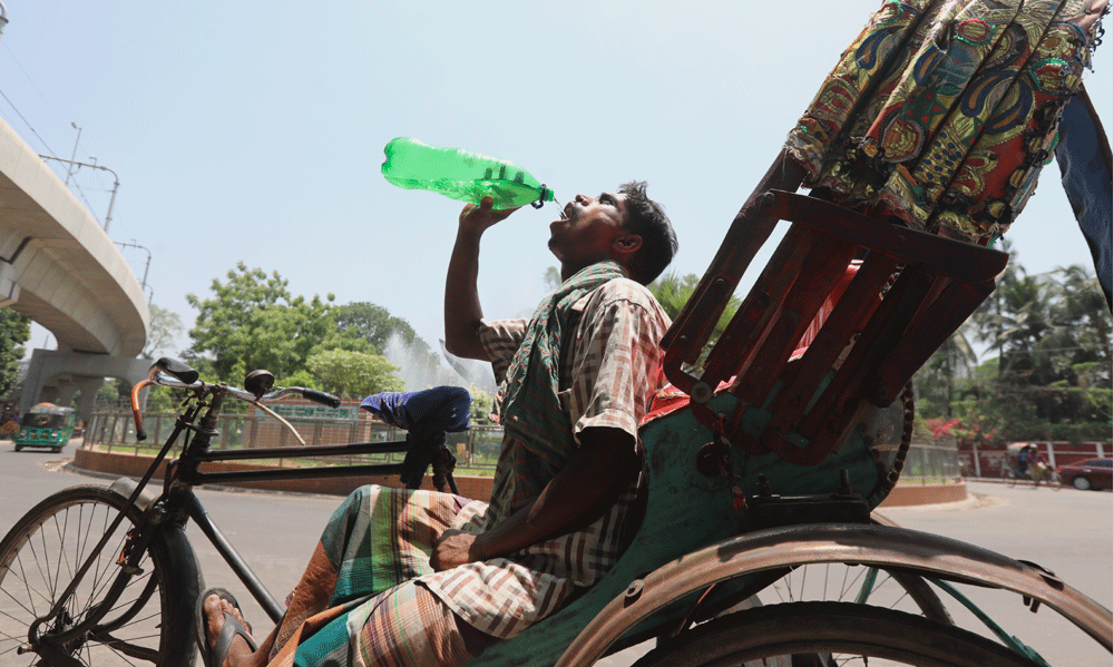 Mild heat wave sweeps parts of country: Met office