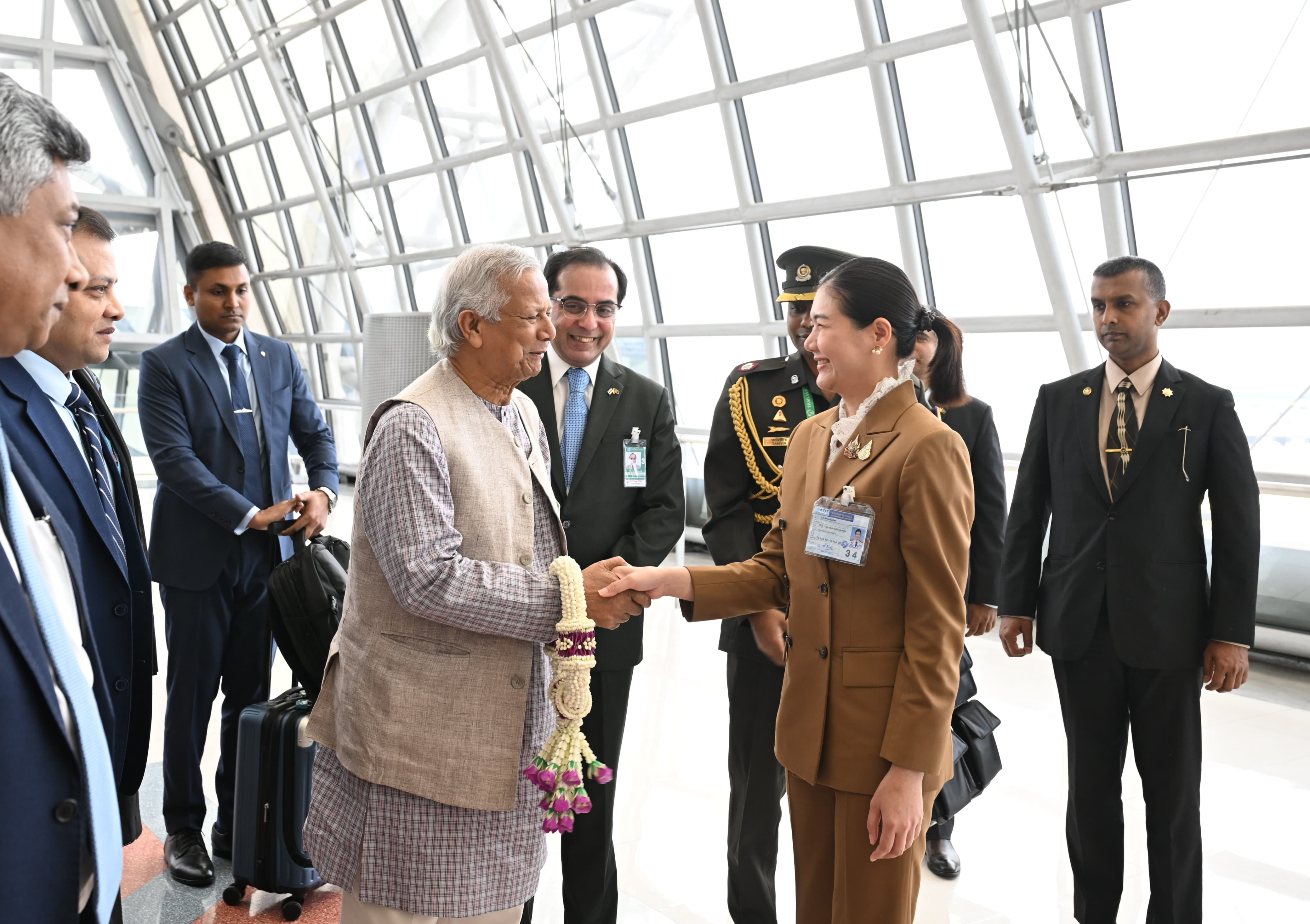 Dr Yunus arrives in Bangkok ahead of BIMSTEC Summit