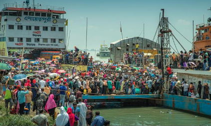 Eid holidaymakers start returning to Dhaka via Paturia ferry ghat