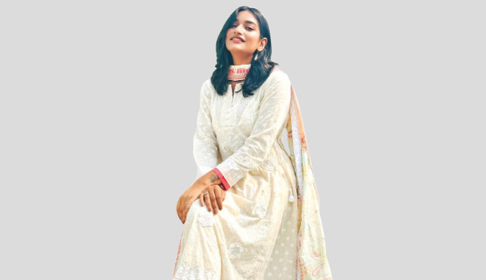 Acting with Shakib Khan is like a dream: Neha