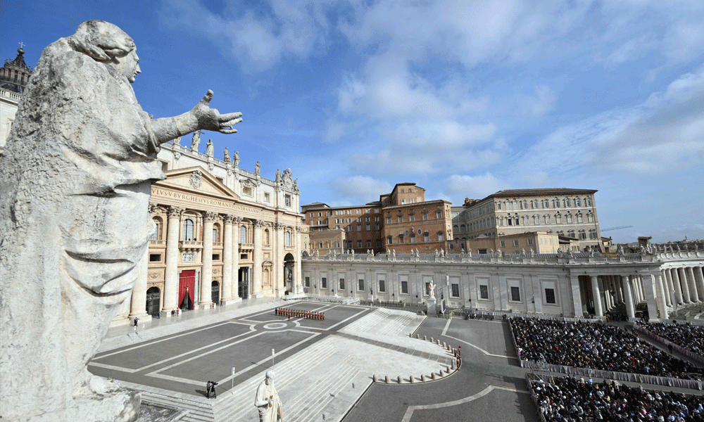 Pilgrims gather as Pope Francis begins lying in state
