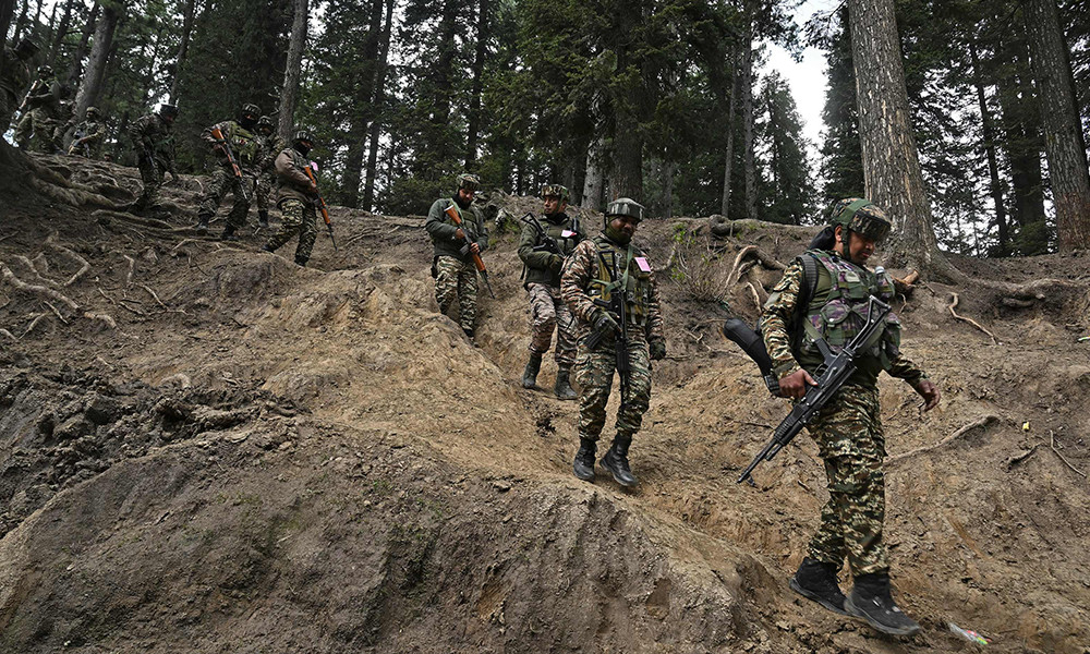 Indian and Pakistani troops exchange fire in Kashmir