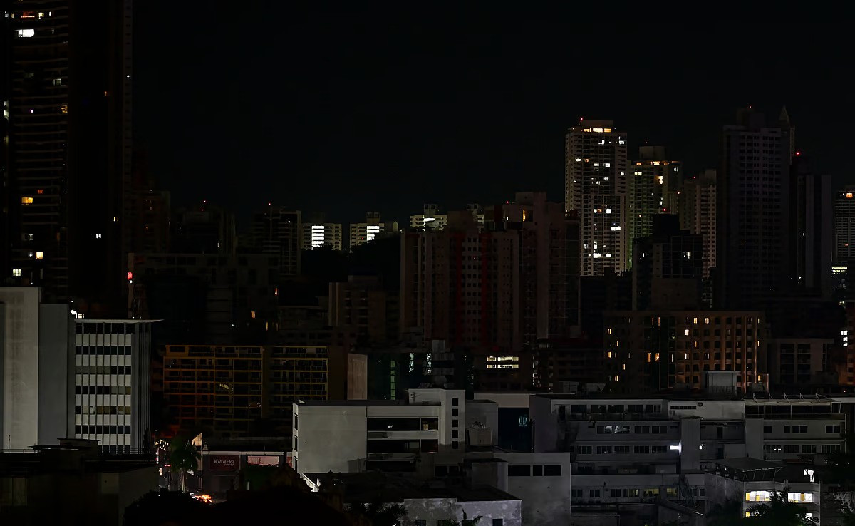 Massive blackout hits Spain, Portugal, France