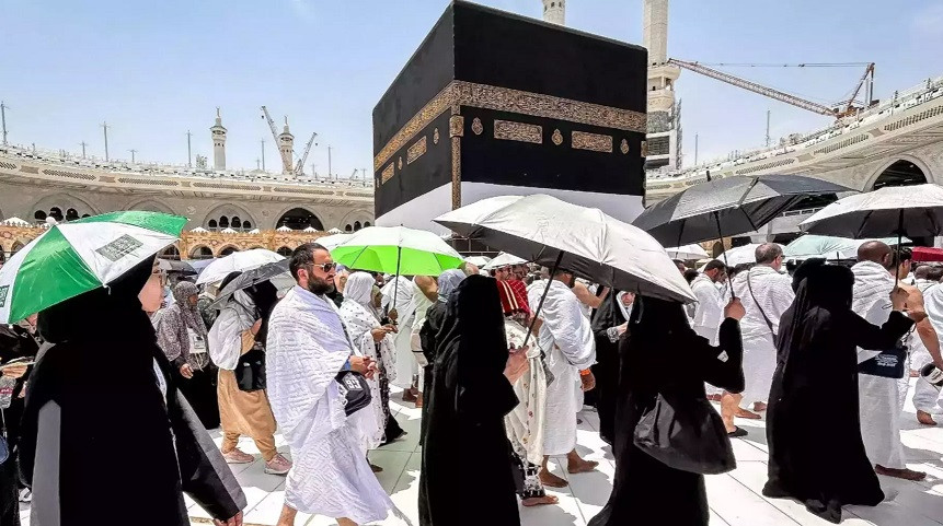 Hajj agencies asked to complete visa process by Monday noon
