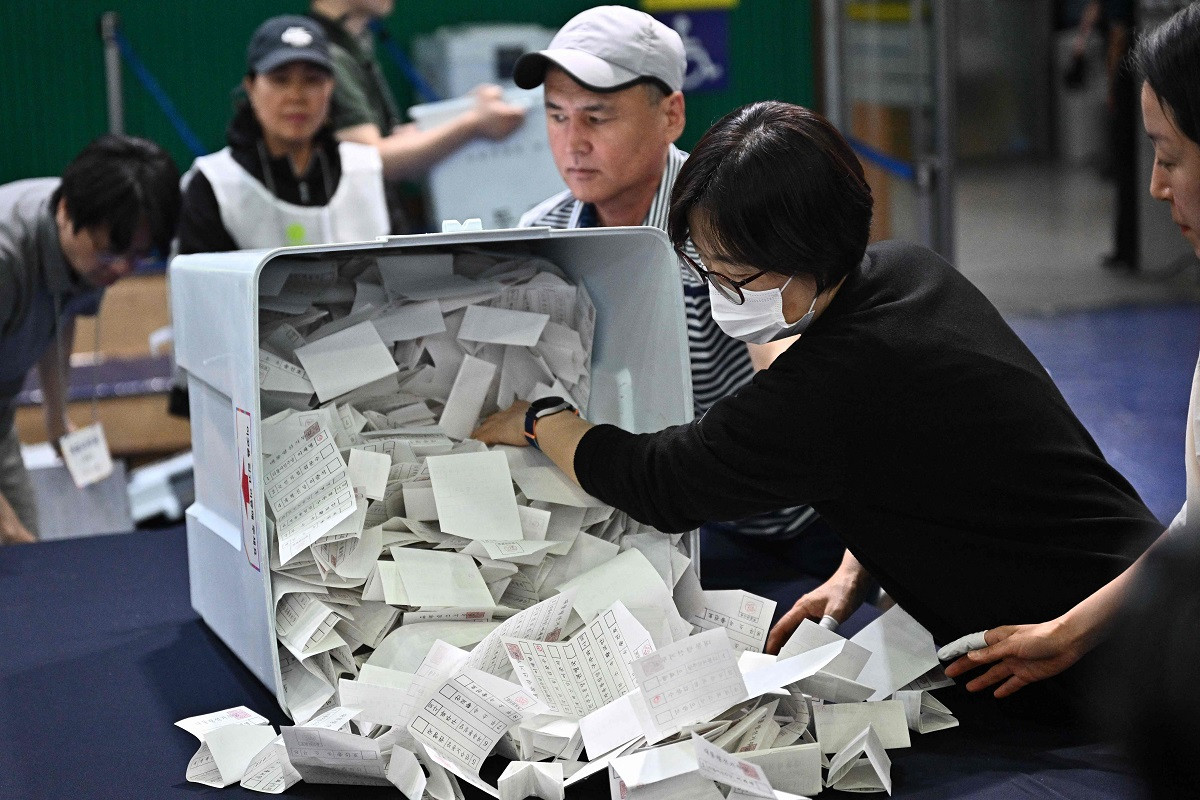 Polls show South Korea's Lee on track to win presidency by landslide (Video)