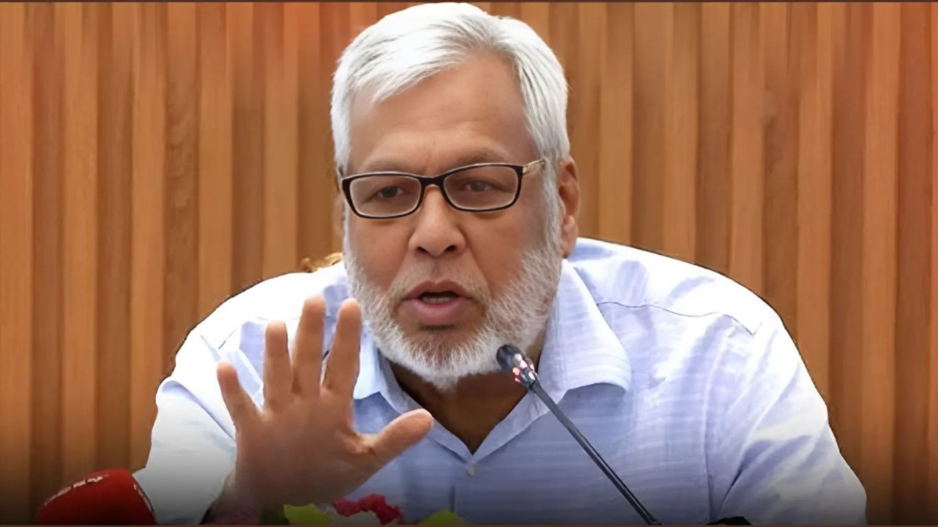 No scope for charging extra fare after fuel price cut: Adviser